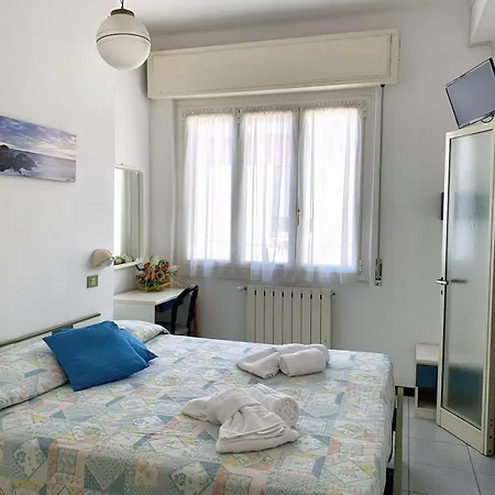 Ξενοδοχείο Chiara 2*