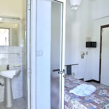 Chiara Hotel 2*